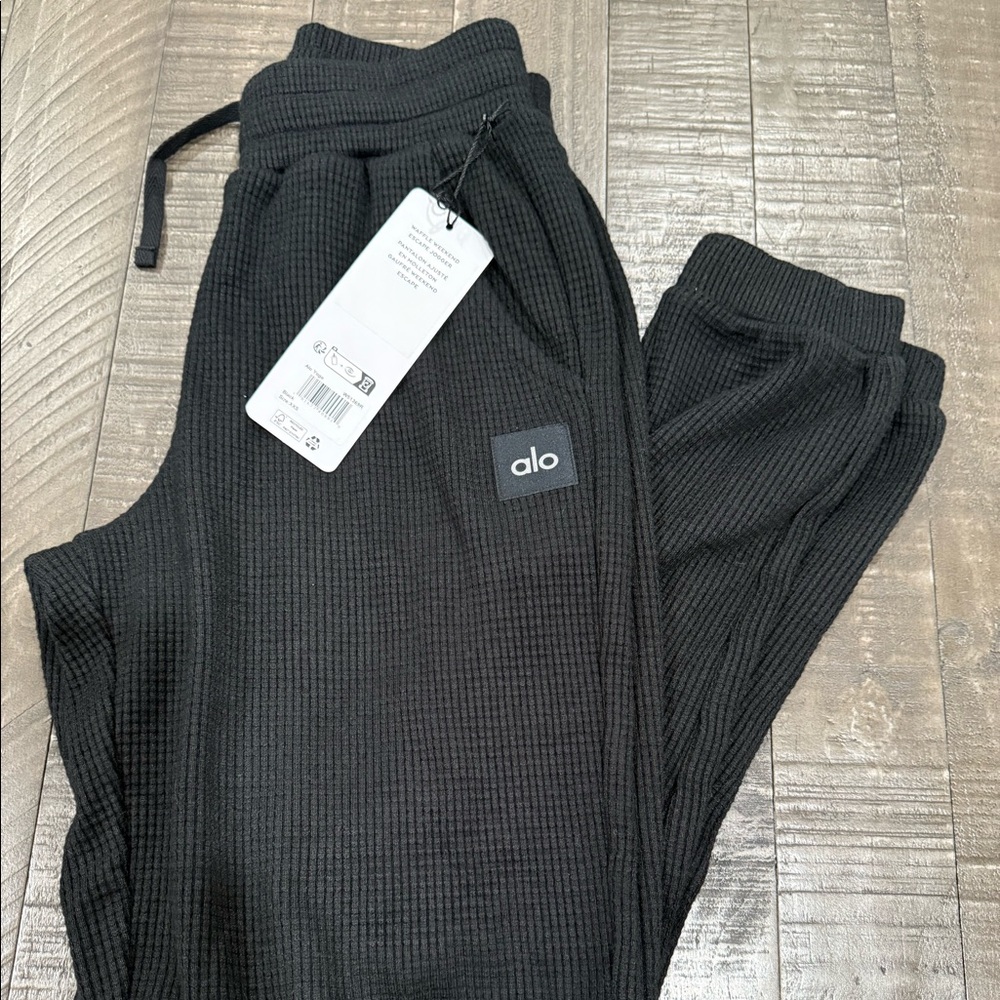 Alo Weekend Escape Jogger Pant- Brand New!